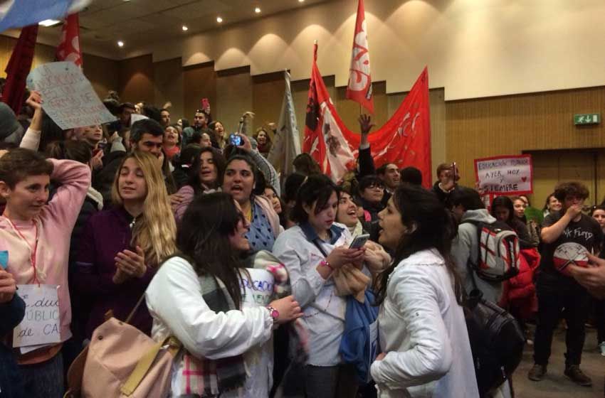 El Consejo Escolar, tomado por un grupo de alumnos y organizaciones