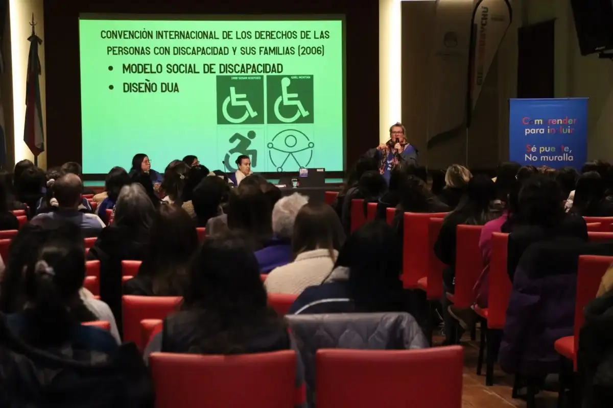 Más de 130 personas participaron de la primera jornada de formación sobre neurodivergencias en el aula