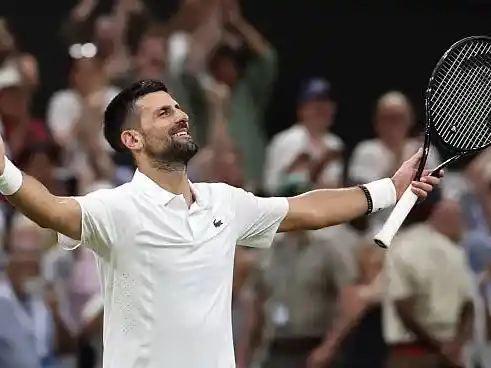 Djokovik ganó un partido maratónico e irá contra Sinner