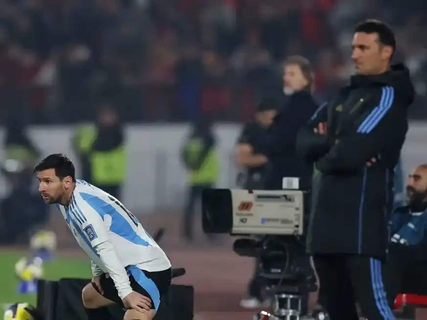 El DT de la selección confirmó el regreso del capitán Lionel Messi al equipo titular, luego de haberlo puesto 40 minutos en Chile. Reuters