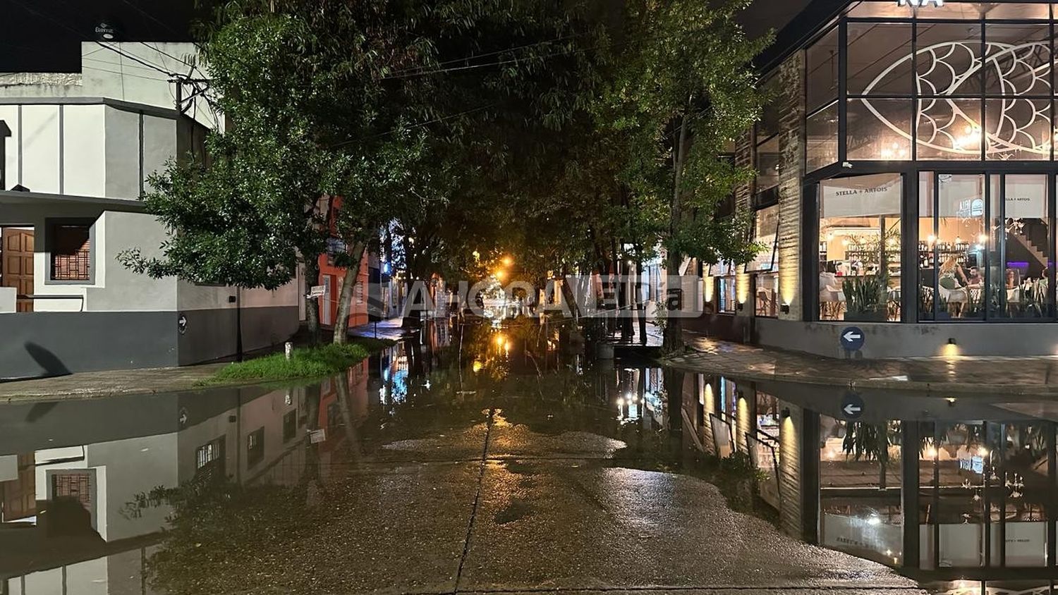 Madrugada surcada por la lluvia en la ciudad: cuánto mide el río Gualeguaychú esta mañana