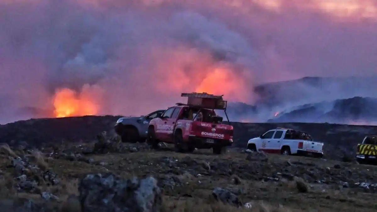 Sigue descontrolado el incendio en el Camino de las Altas Cumbres. (Foto: Carlos Paz Vivo)