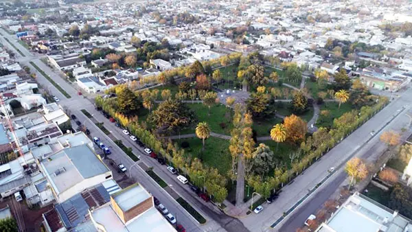 San Cayetano remodela la Plaza América con aporte económico de la Nación