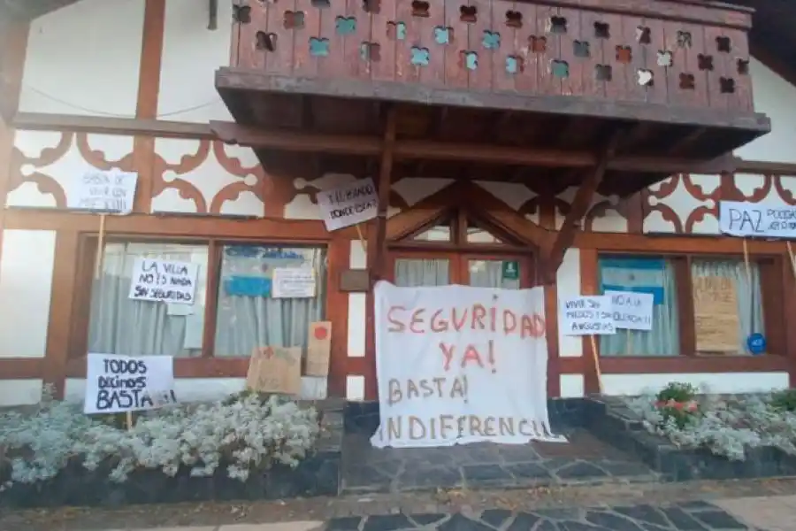 Indignados por los robos, una multitud exigió más seguridad en Villa General Belgrano