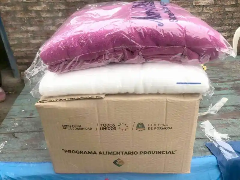 Entregaron frazadas y cajas a
beneficiarios del barrio Nam-Qom