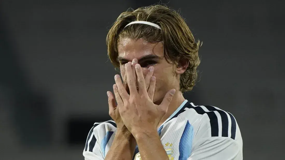 Nico Paz y la celebración de su gol en el amistoso contra Bolivia con la Selección Argentina.