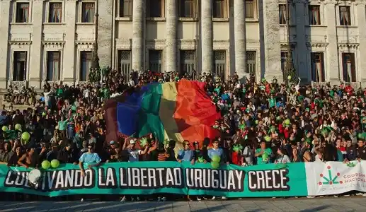 Histórico: Uruguay legalizó la Marihuana 
