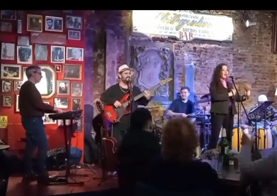 Sobre el escenario, diez músicos ejecutarán el repertorio característico del conjunto.