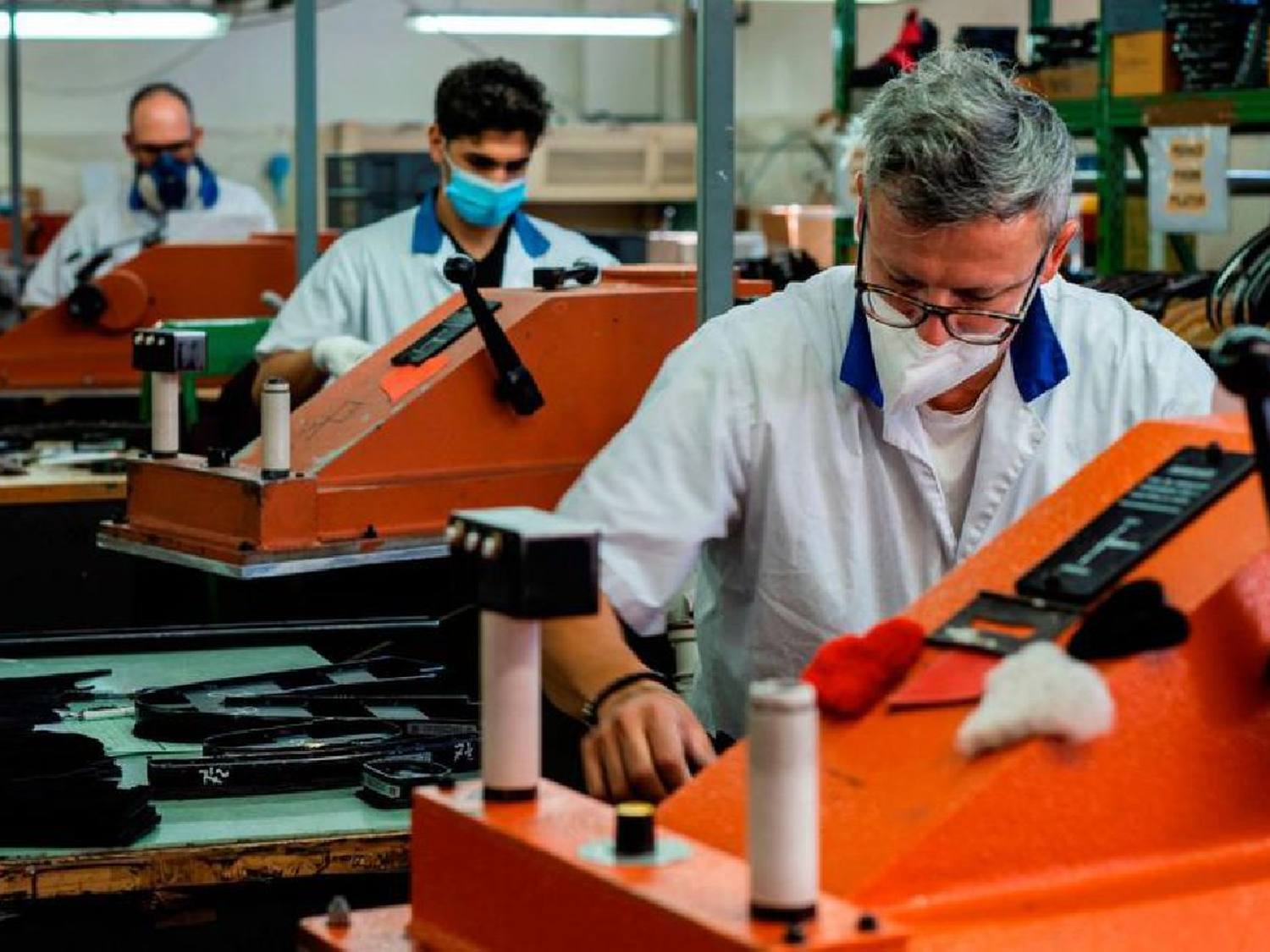 En mayo la actividad económica volvió a caer, 2% respecto de abril