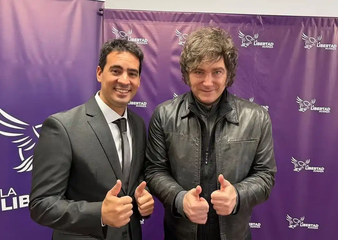 Ravier tiene textos escritos junto a Milei. Actualmente es diputado y ahora se tomará licencia.