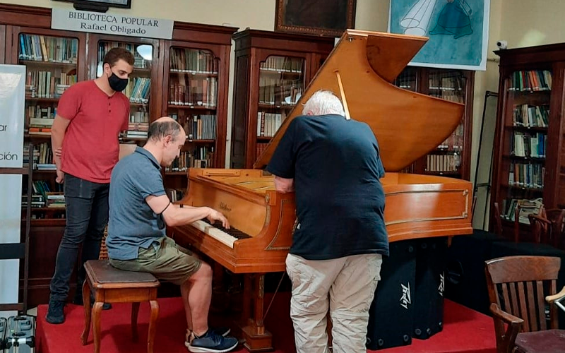 Encuentro de lujo: Nelson Goerner y Carlos Nery pusieron a punto el piano de la Biblioteca Popular Rafael Obligado