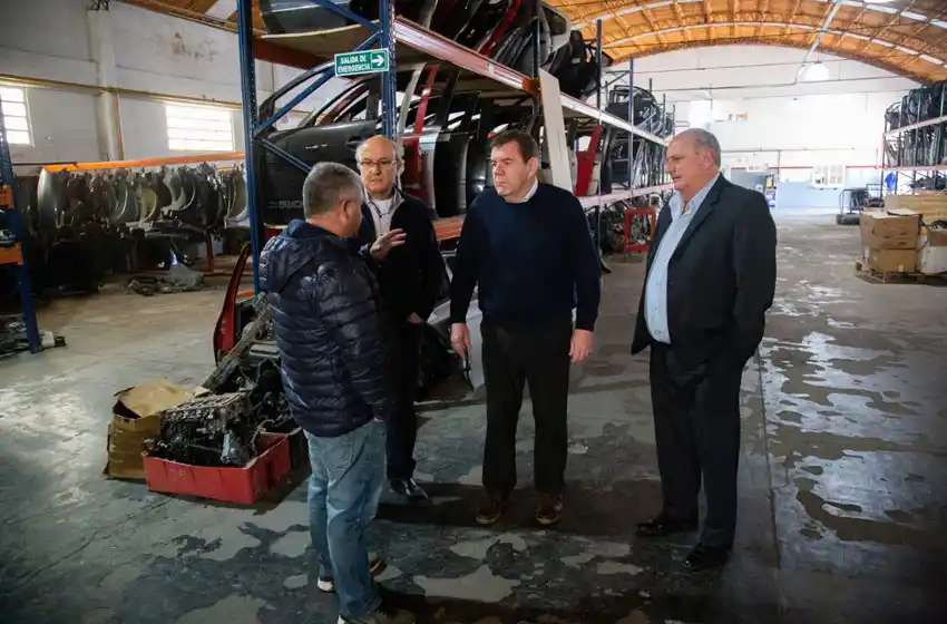 Montengro propuso "potenciar los desarmaderos legales y perseguir a los ilegales"