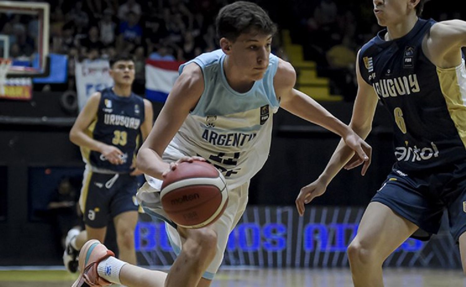 Felipe Minzer, jugador del Casademont Zaragoza de España, y una de las jóvenes promesas del básquet argentino