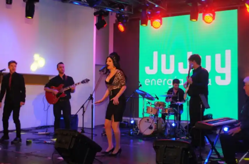 Marilia Camposs homenajeó a Amy Winehouse en Espacio Clarín