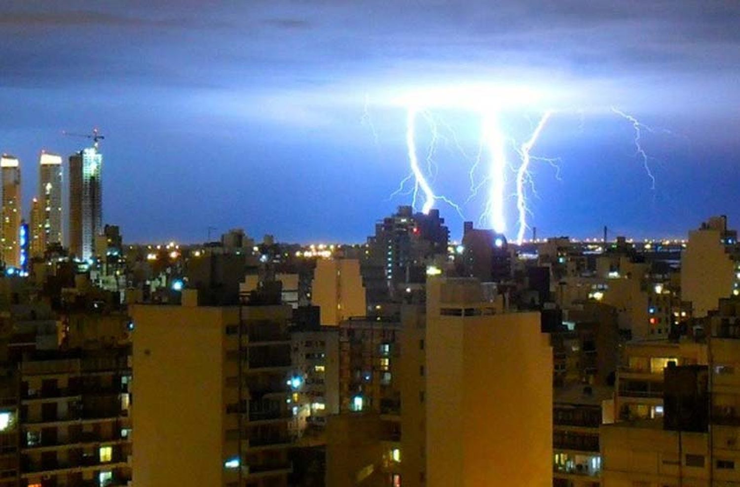 Se acerca la tormenta de Santa Rosa y el Servicio Meteorológico lanzó una alerta amarilla para Rosario y la región