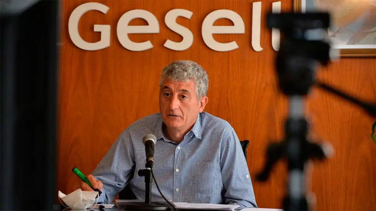 "Su pedido de intervención es una medida golpista": Barrera cruzó a Milei y defendió a Kicillof tras su visita a Gesell