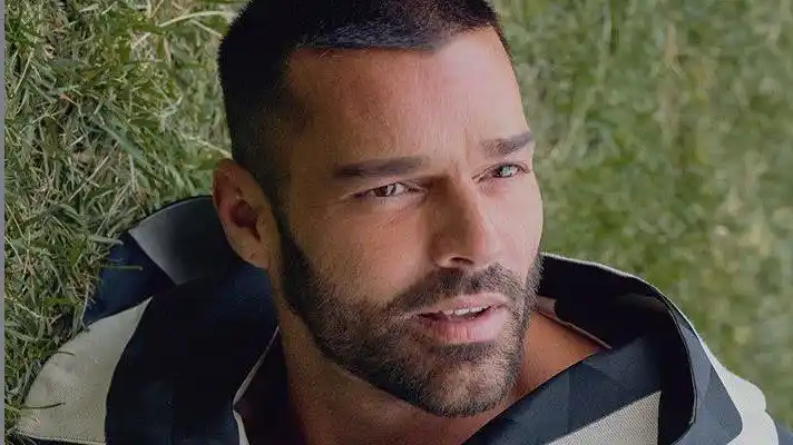 Ricky Martin se hace la prueba del hisopo