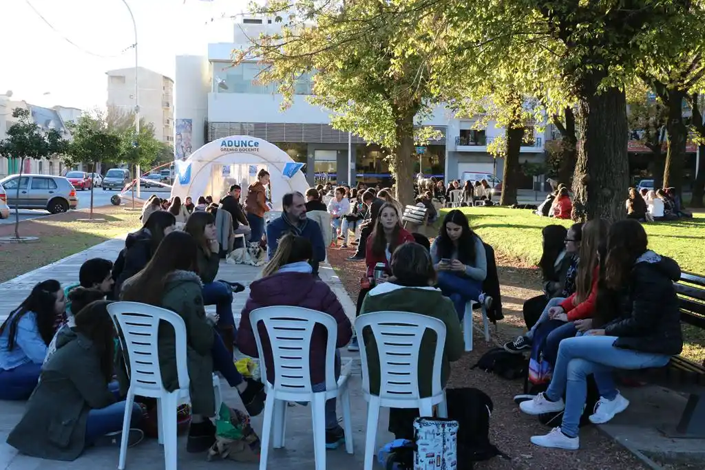 Con clases públicas, los universitarios retomaron  ayer las medidas de fuerza