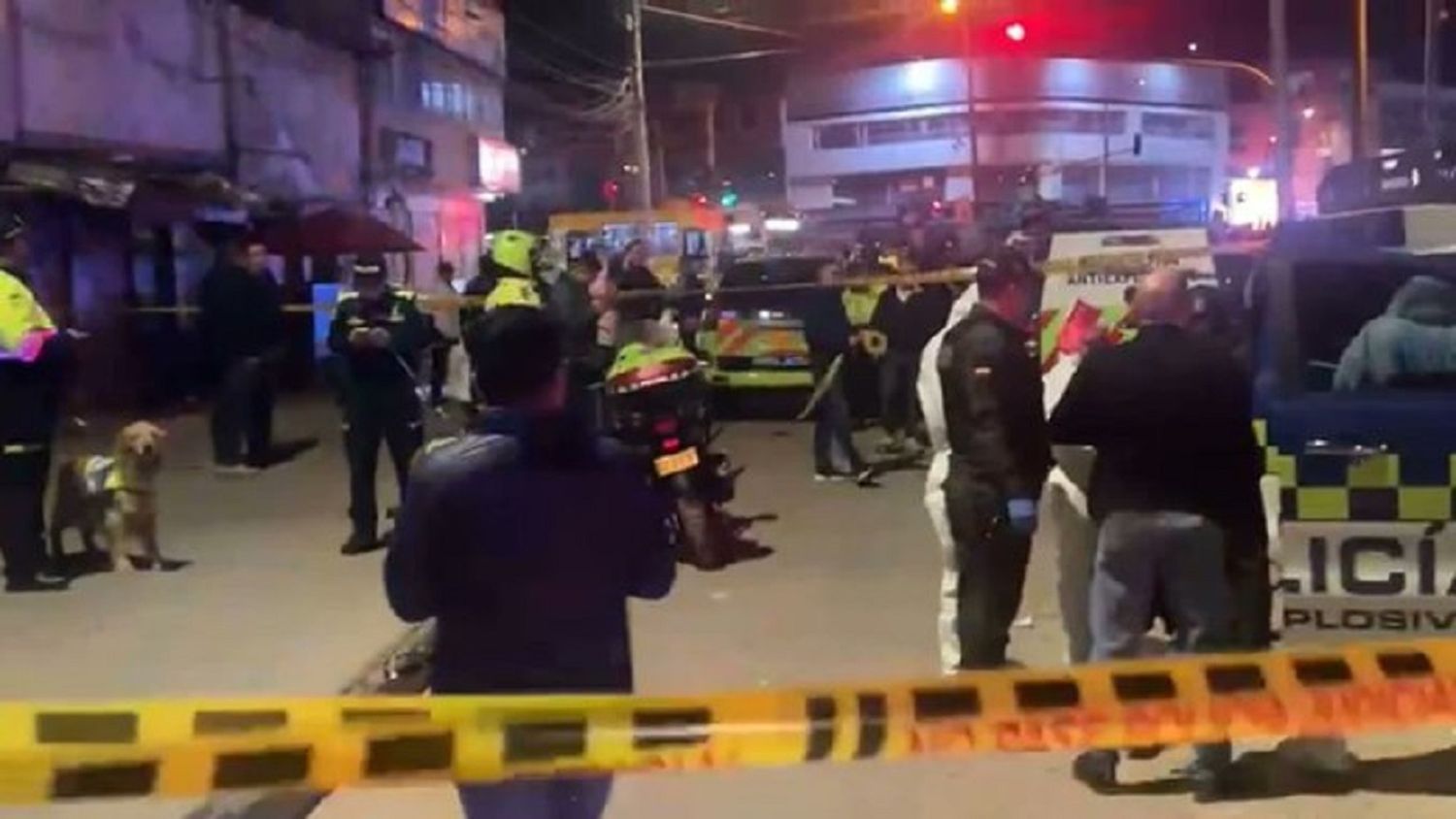 Explosión de granada frente a estación de policía en Bogotá deja diez heridos