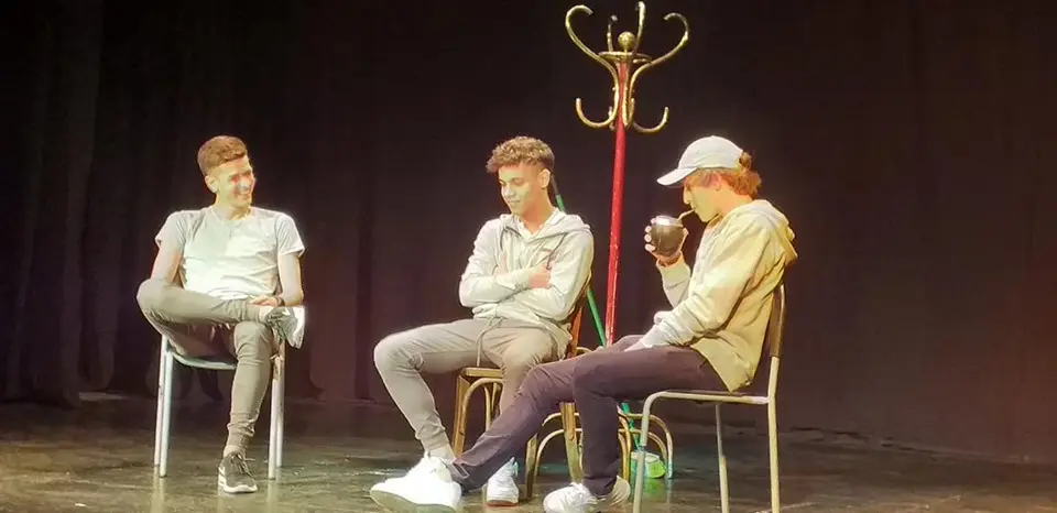 Alumnos de escuelas secundarias participan del Encuentro de Teatro