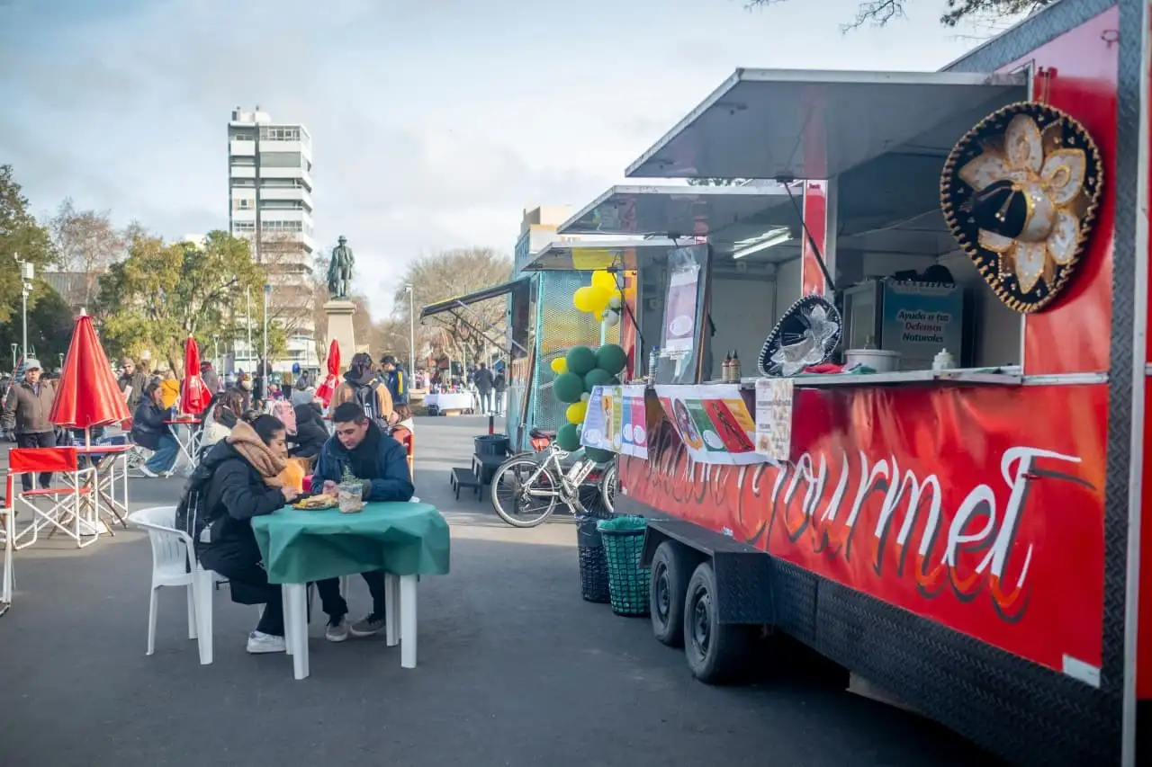 El servicio gastronómicos es brindado por emprendedores locales.