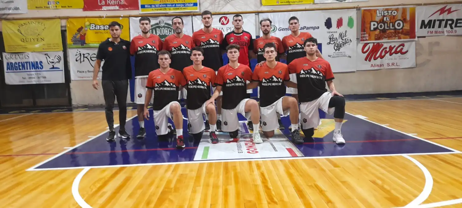 La formación rojinegra, ayer en Santa Rosa. (Foto de prensa de All Boys).