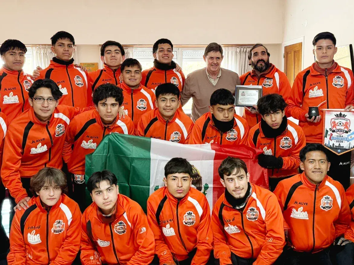 Visita. De los futbolistas de México a San Cayerano