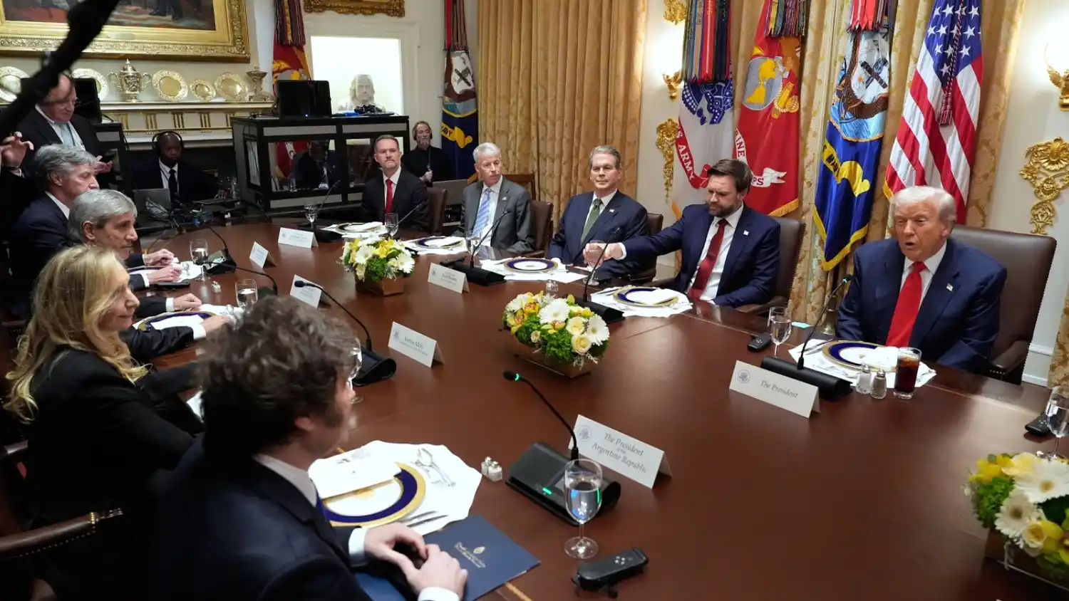 Trump advierte que si Milei pierde elecciones “no habrá rescate para Argentina”