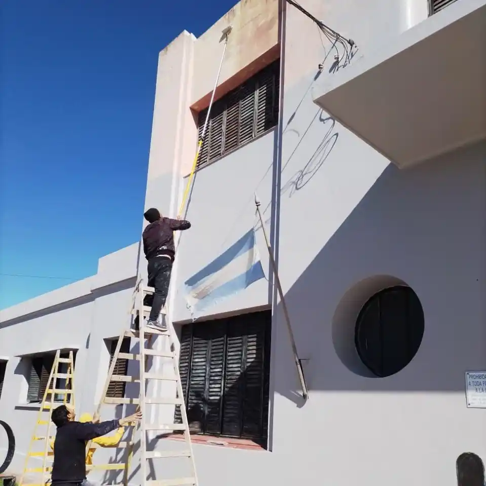 Realizan trabajos integrales de pintura y mejoras edilicias en el asilo de ancianos