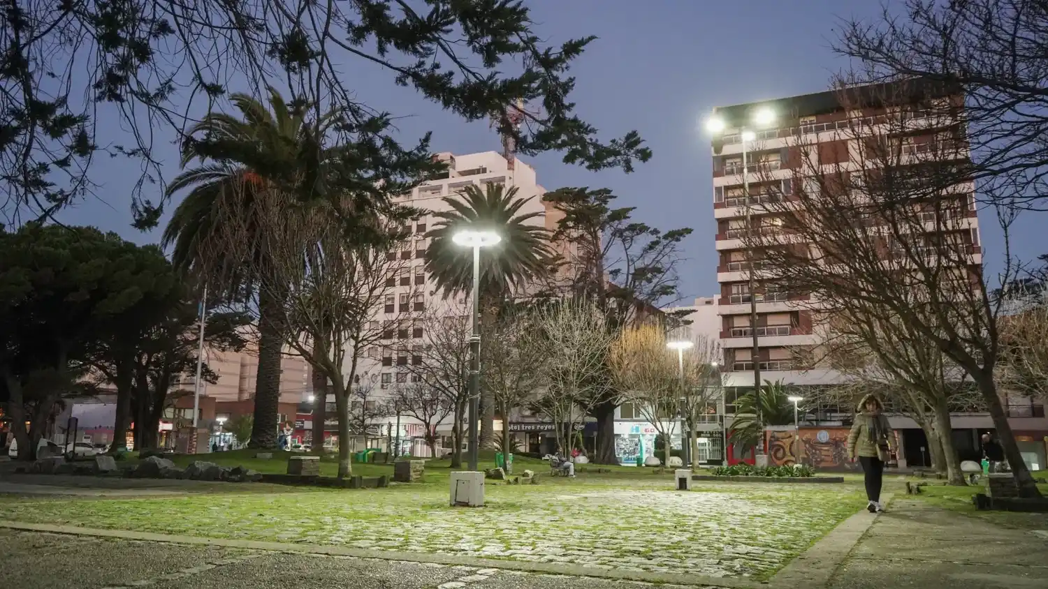 Plaza San Martín. Uno de los lugares públicos con mejoras en la iluminación.