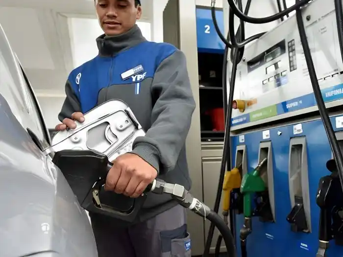 YPF vuelve a subir la nafta a partir del domingo