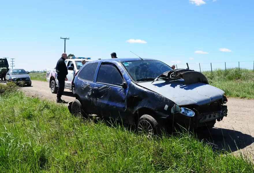 Dos mujeres resultaron heridas tras protagonizar un vuelco en un camino rural