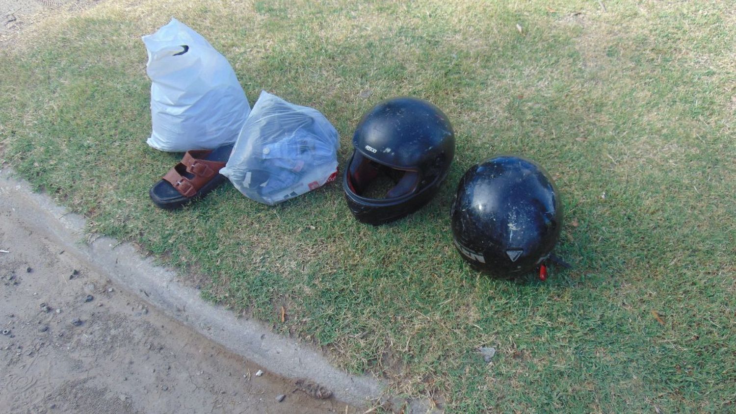 Los cascos y algunos elementos fueron encontrados en el lugar el hecho.