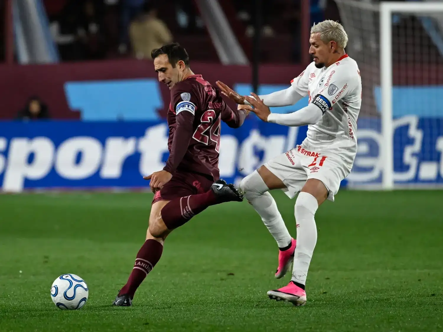 Lanús viajará a Perú con dos goles de ventaja.