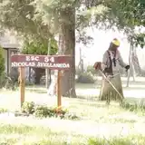 Aldea Asunción: mantenimiento en escuelas locales