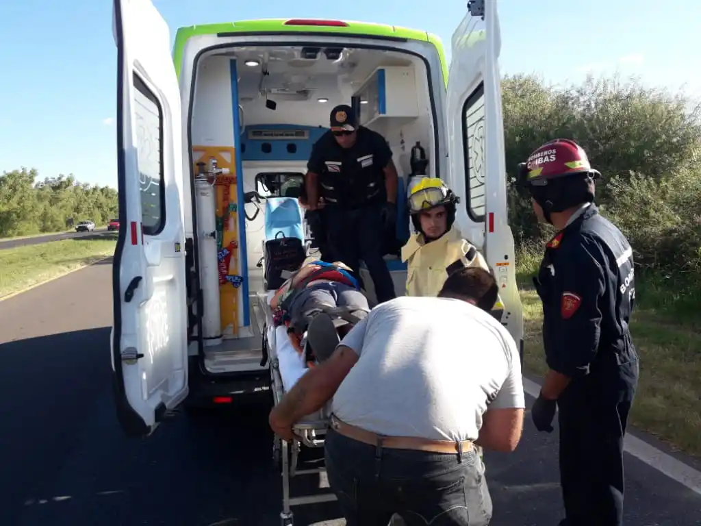 Fuerte choque en ruta 12 dejó a toda una familia hospitalizada