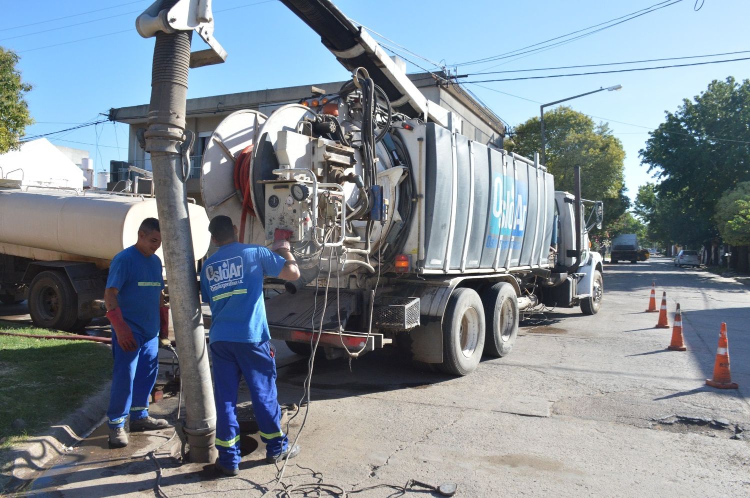 Avanza la desobstrucción del sistema de desagües en calles del Centro II