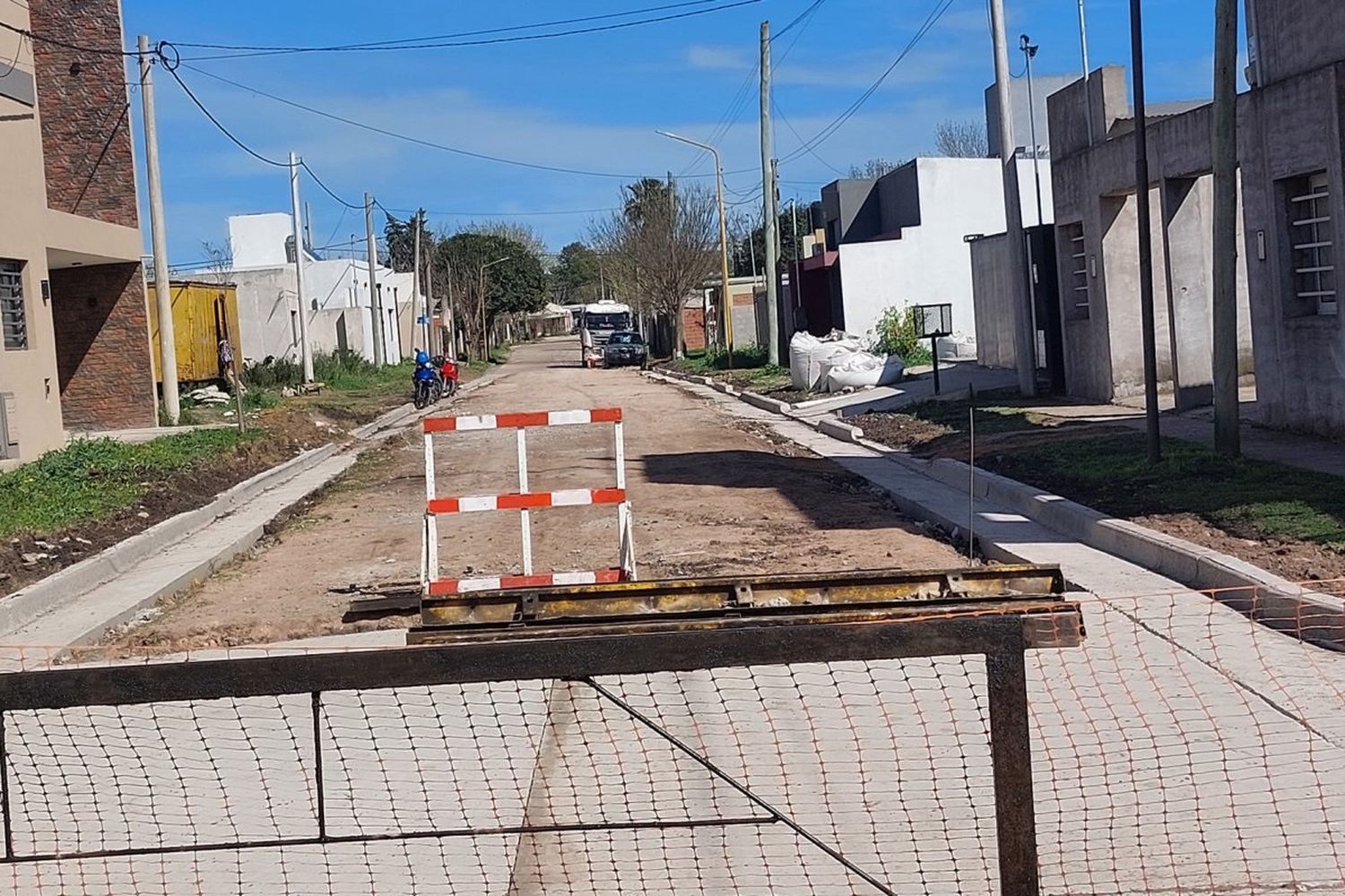 Finalizó la obra de cordón cuneta y badenes en calle Franco