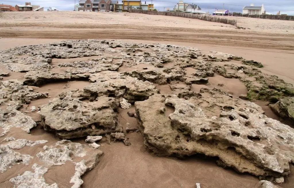 Desde Juntos presentaron un proyecto para devolver arena al mar