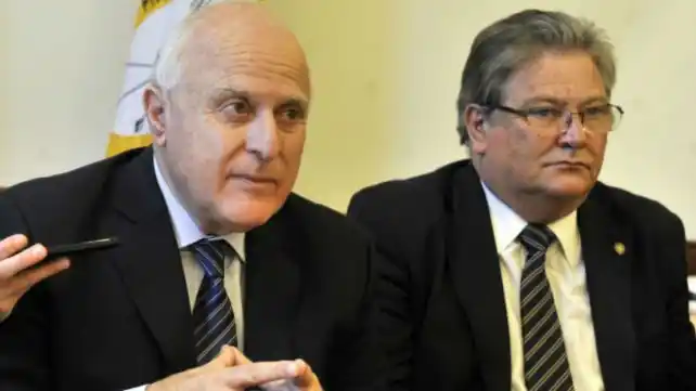 Fuerte cruce entre Lifschitz y su vice por el bono