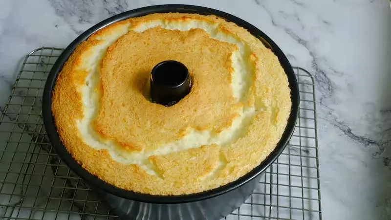El truco para que los bizcochuelos y tortas no pierdan volumen: cuánto tiempo hay que dejar cerrado el horno