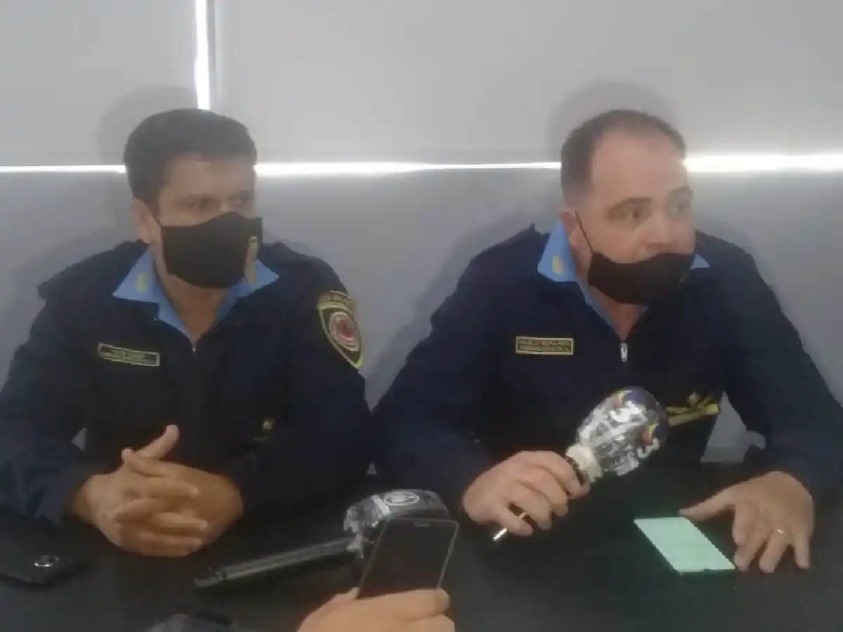 El comisario Berardo brindó un conferencia de prensa por el caso del joven herido de bala en Arroyito