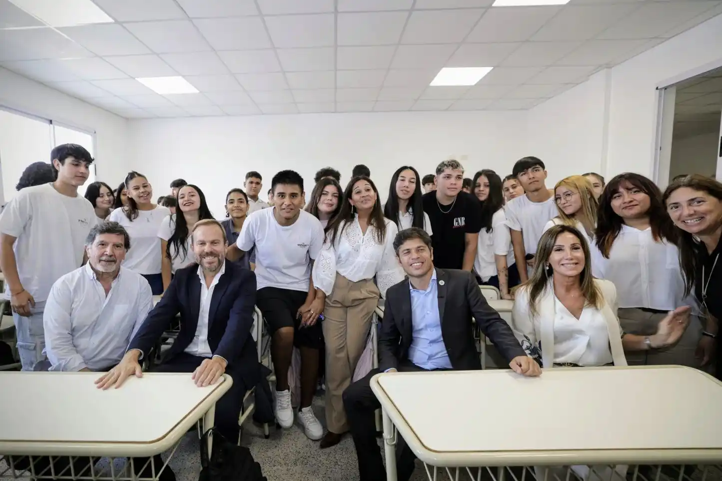 Kicillof, el intendente Granados y el ministro Sileoni en la puesta en funcionamiento as nuevas instalaciones de la Escuela Secundaria N°9.