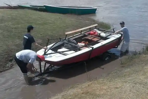 Gran operativo en la región: buscan a un hombre que habría desaparecido en el Río Salado