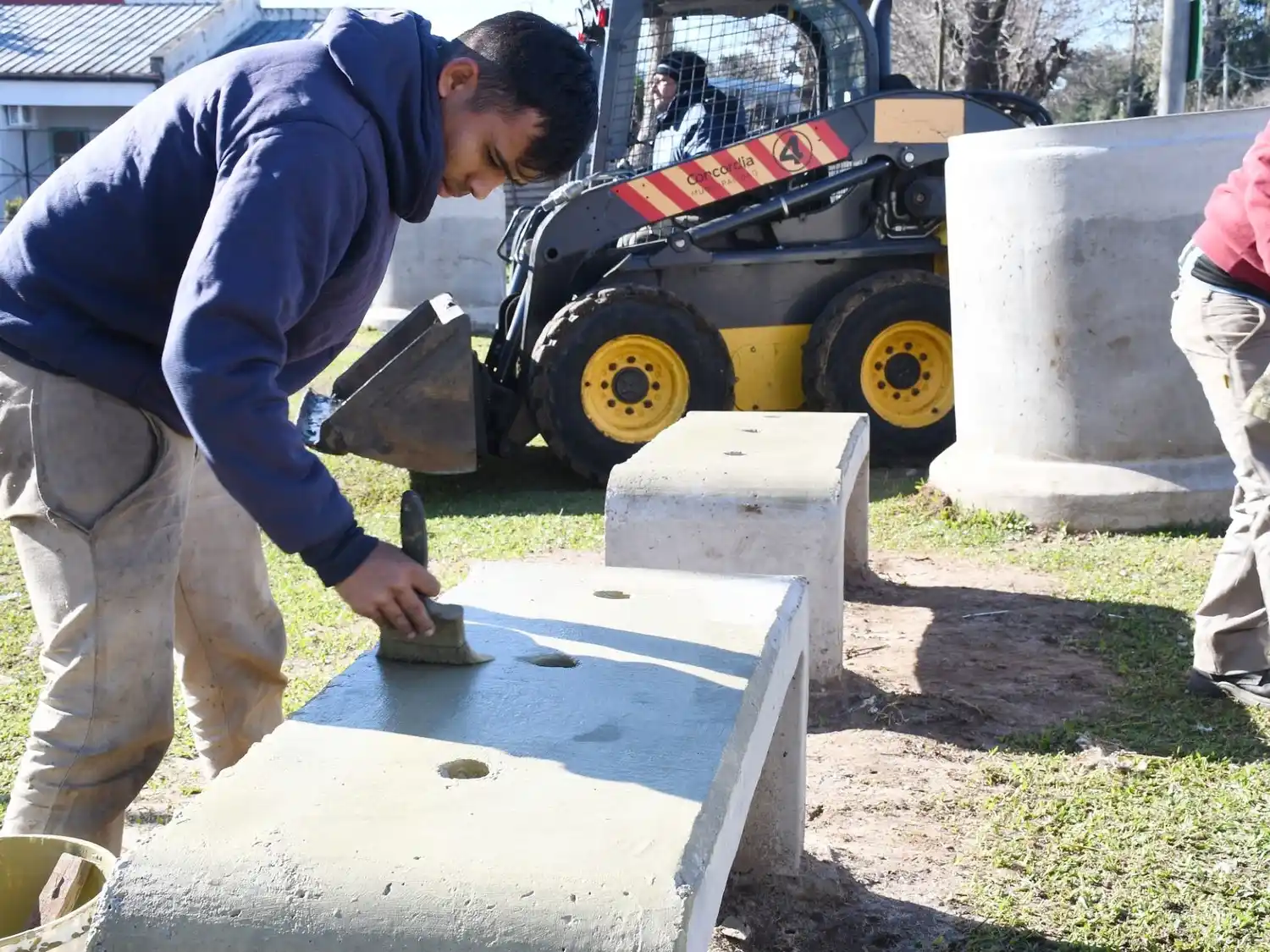 Azcué supervisó las obras y mejoras que se están realizando