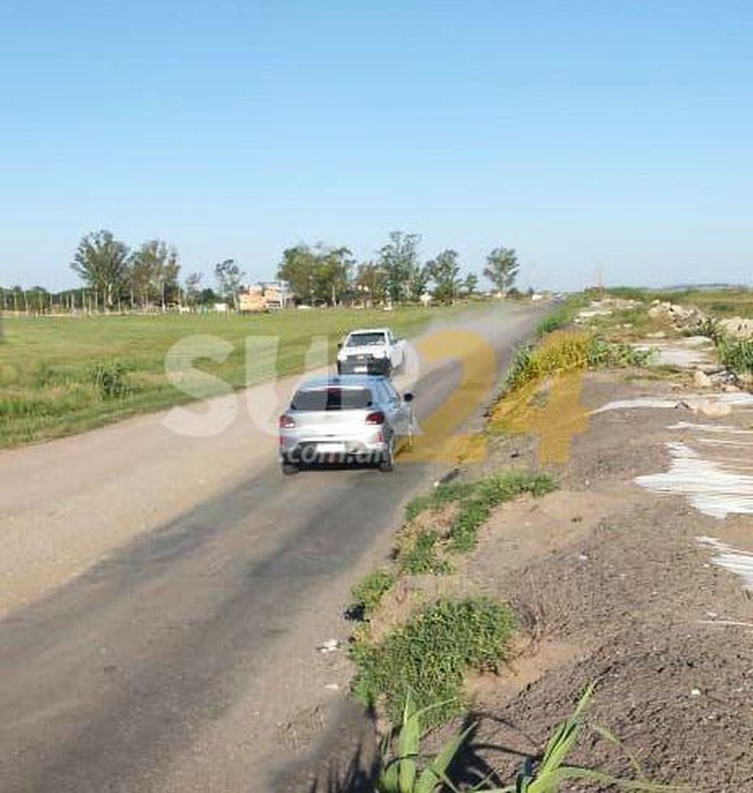 Enrico insiste con la obra de saneamiento hídrico y repavimentación de ruta 90 a la altura de Melincué