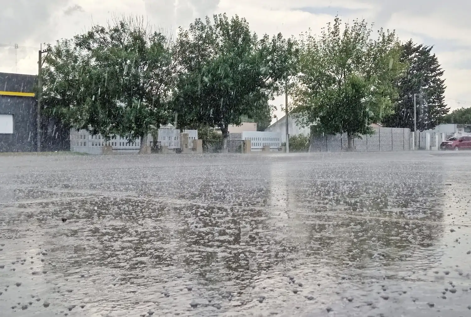 En la provincia de Buenos Aires, una alerta de nivel amarillo por tormentas alcanza a los distritos de todo el oeste y centro, de norte a sur.