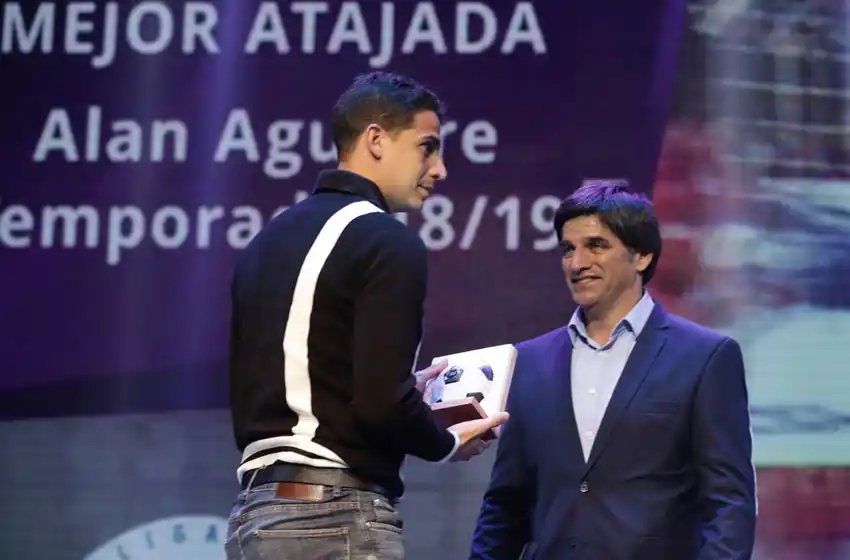 Alan Aguerre, distinguido por la mejor atajada
