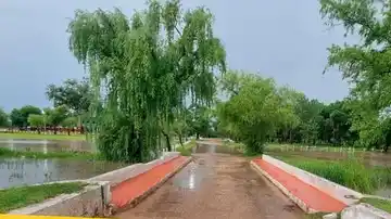 Balnearios Municipal y La Zoila: acceso restringido por la crecida del arroyo