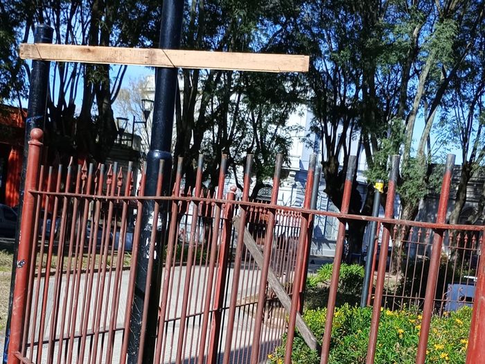 rejas de la fuente de plaza constitución